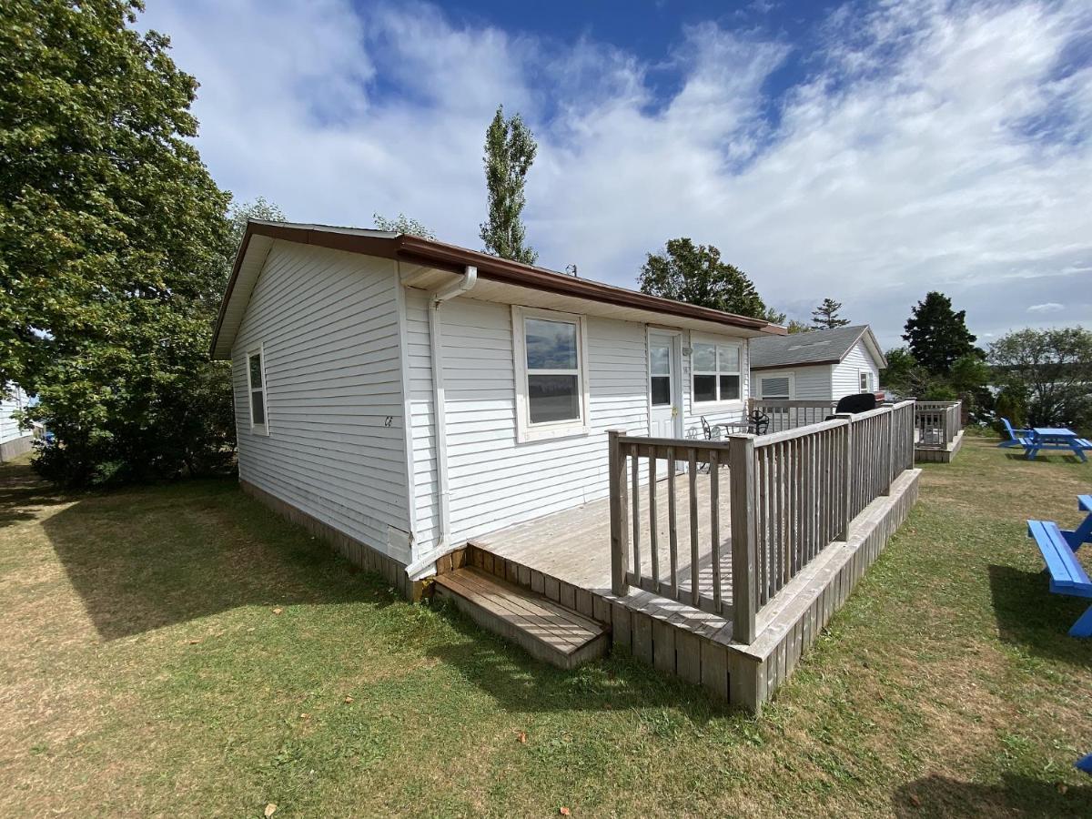 The Pines Motel And Cottages Rustico Exterior foto